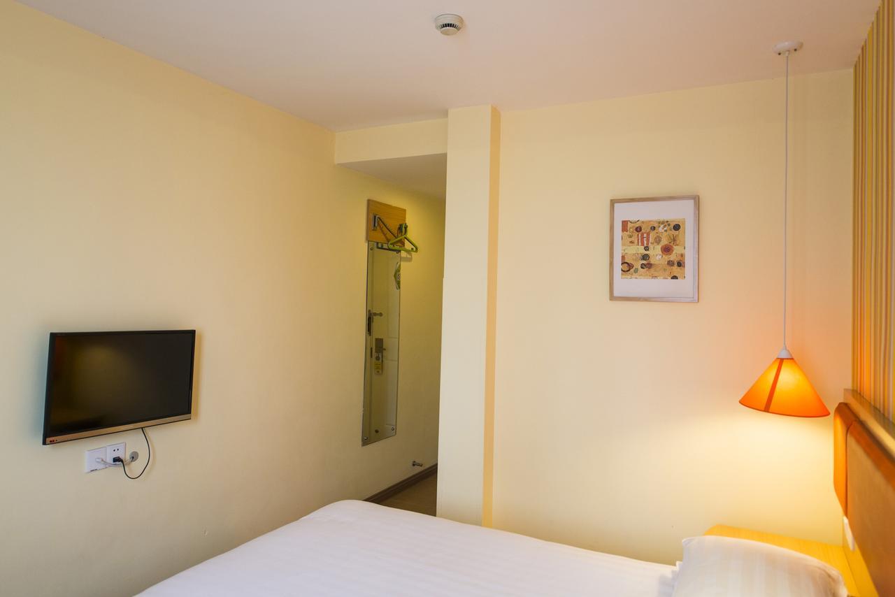 Home Inn Changchun Dajing Road Ouya Outlets Exterior photo